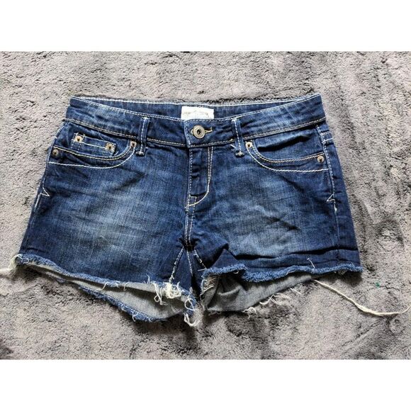 Aeropostale Cut Off Women's Shorts Size 3/4 Dark Wash - Picture 1 of 11